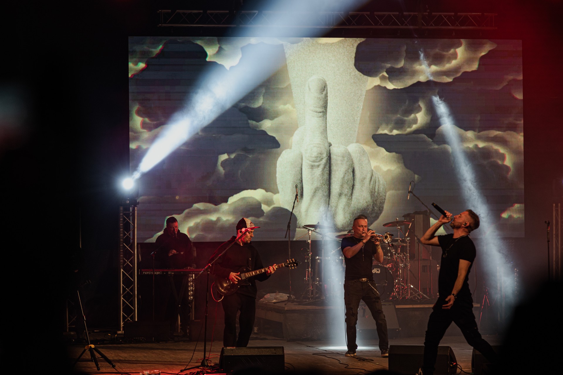 Grupės „Zhadan i Sobaky“ koncertas Charkive. Vokalistas Serhiy Zhadan yra žymus Charkivo poetas ir rašytojas. ©Denis Vėjas