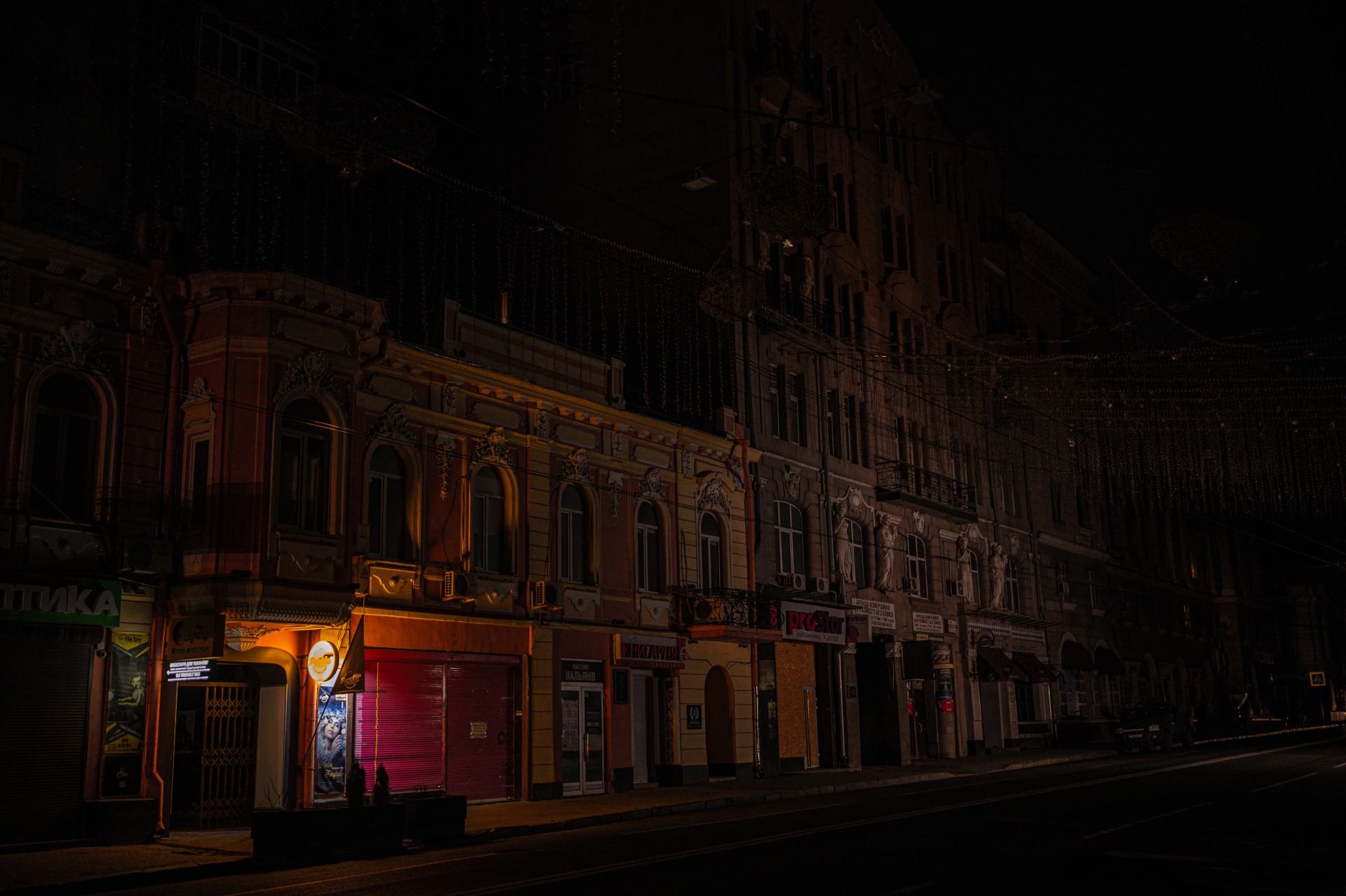 Šviesa Charkivo bare. ©Denis Vėjas