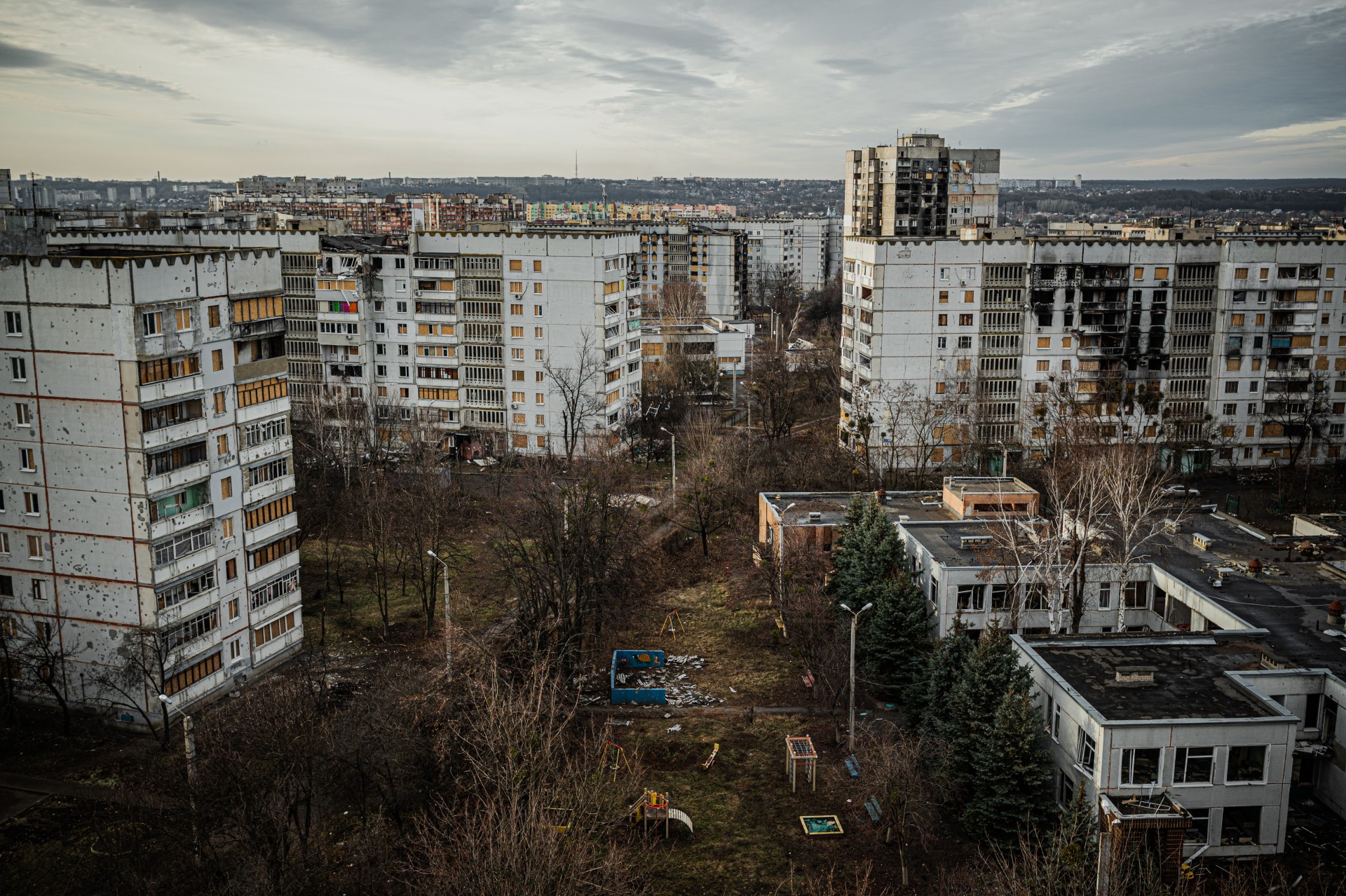 Charkivas, antras pagal dydį Ukrainos miestas, buvo išvaduotas 2022-ųjų rudenį, bet lig šiol yra atakuojamas Rusijos kariuomenės – dronų ataka įvyko ir 2023-iųjų rugpjūčio 1 d. ©Denis Vėjas