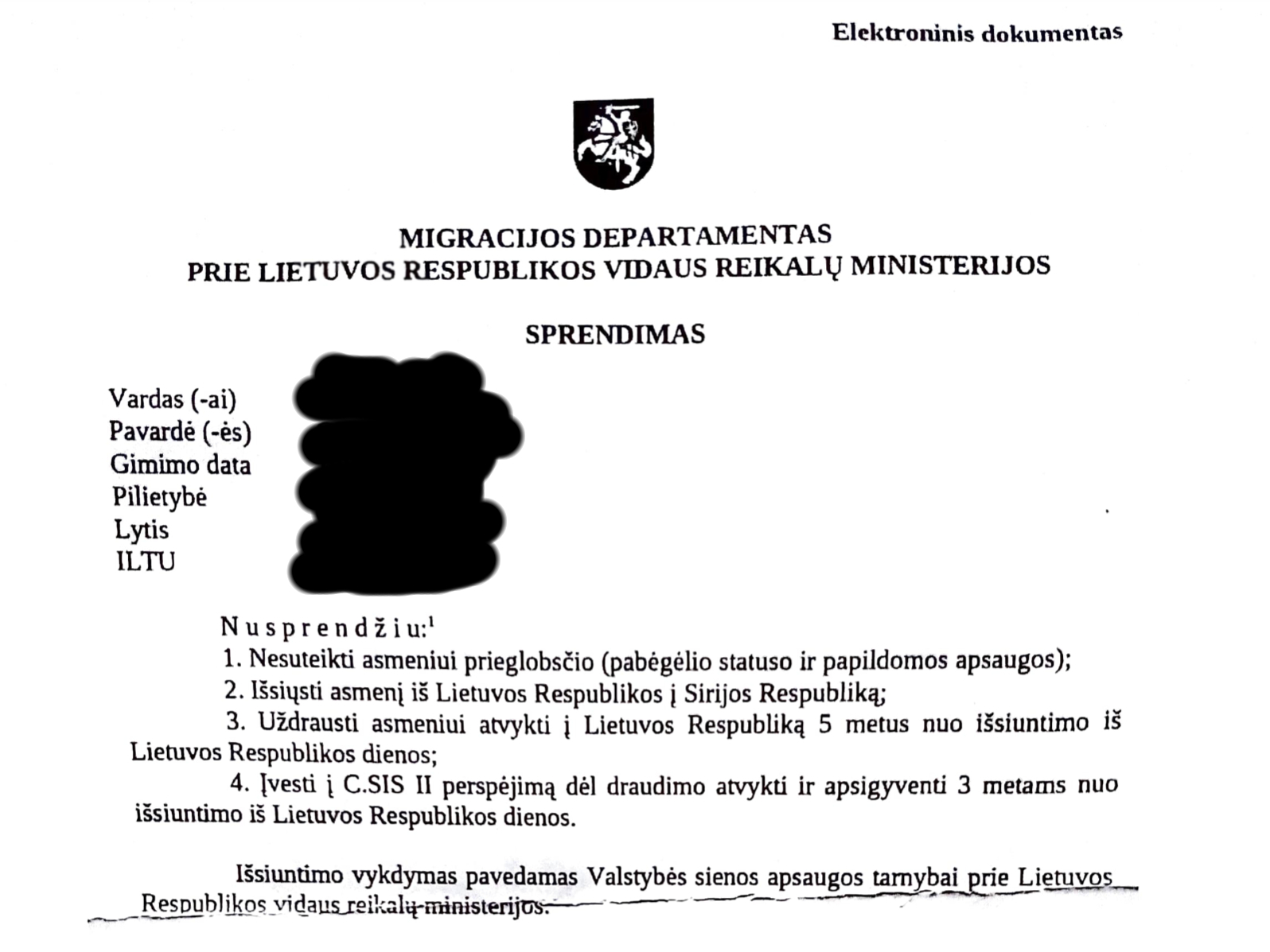 Migracijos departamentas iš pradžių atmetė Ahmed prieglobsčio prašymą, motyvuodamas, kad grįžti į Siriją, kur vyksta karas, jam saugu. Analogišką sprendimą gavo šimtai prieglobsčio prašytojų Lietuvoje.
