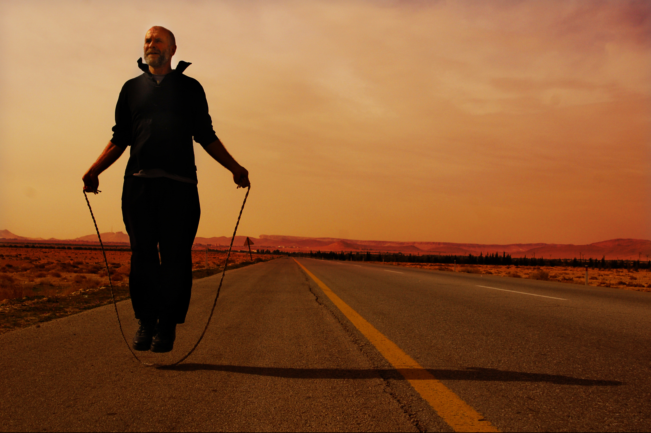 Viktoras kelyje į Palmyrą. Savaitę keliavome aplink Siriją autostopu, 2009 m. ©Denis Vėjas