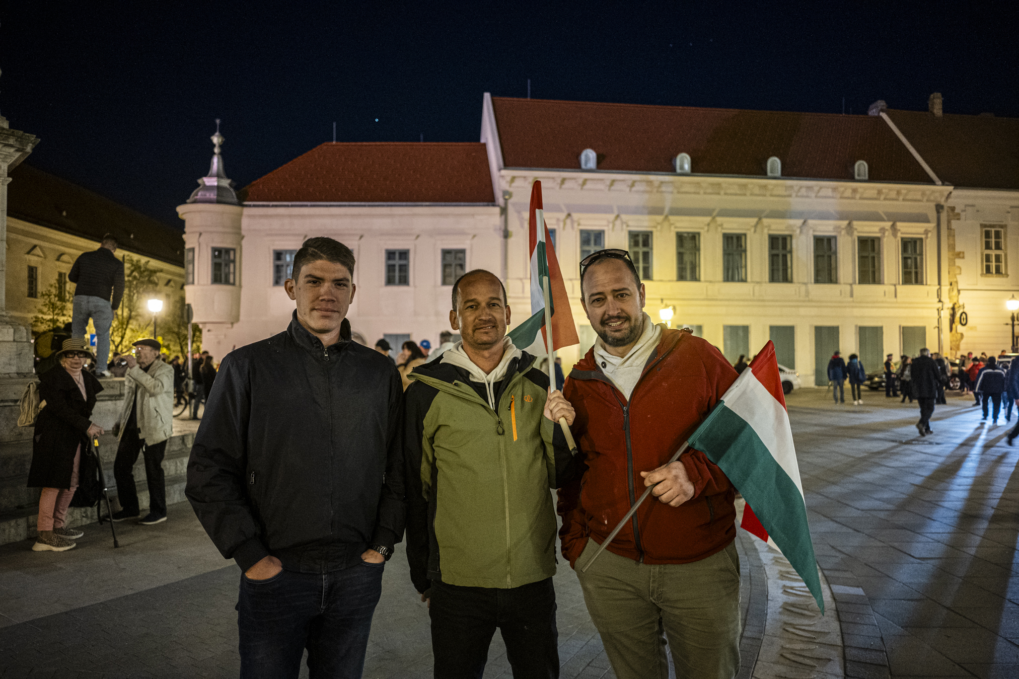 Józsefas (dešinėje), „Fidesz“ palaikytojas, sako: „Šiuo metu Europoje nėra nė vieno kito politiko, valdančio tokia tvirta ranka kaip Orbánas. Jis turėtų būti ES lyderis.“ ©Denis Vėjas