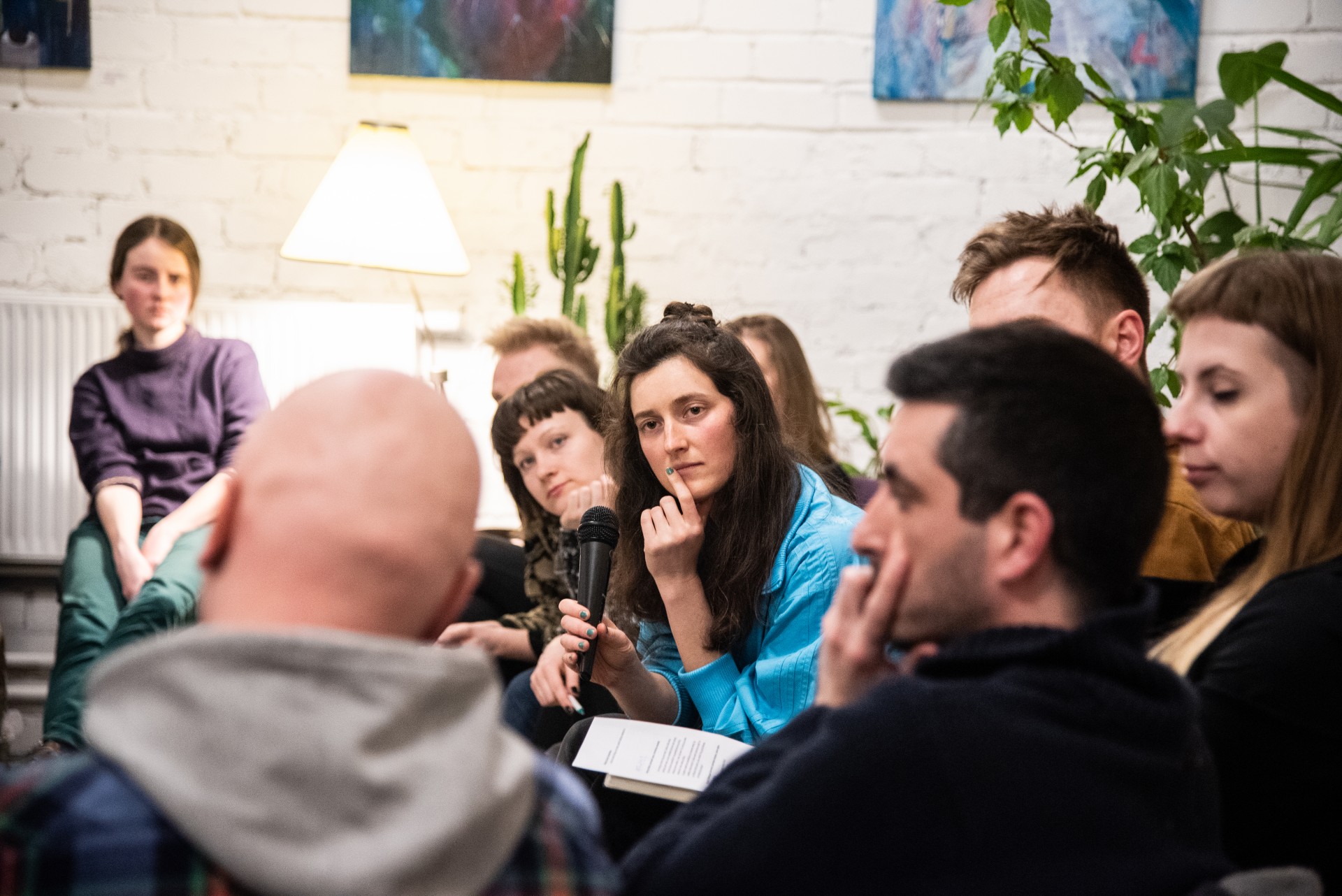 Viena diskusijos organizatorių, antropologė Martyna Šulskutė. ©Mindaugas Drigotas