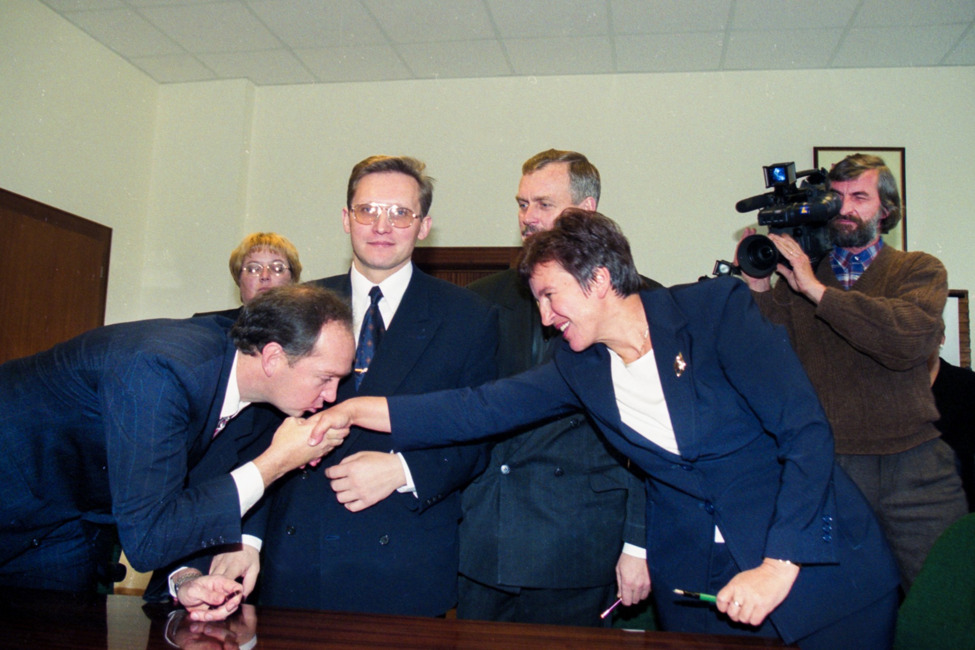 Pagal šią sutartį trečdalį „Mažeikių naftos“ akcijų įsigijo „Williams International“. Šiai bendrovei perduotas ir gamyklos valdymas. Ūkio ministerija, 1999 m. spalio 29 d.