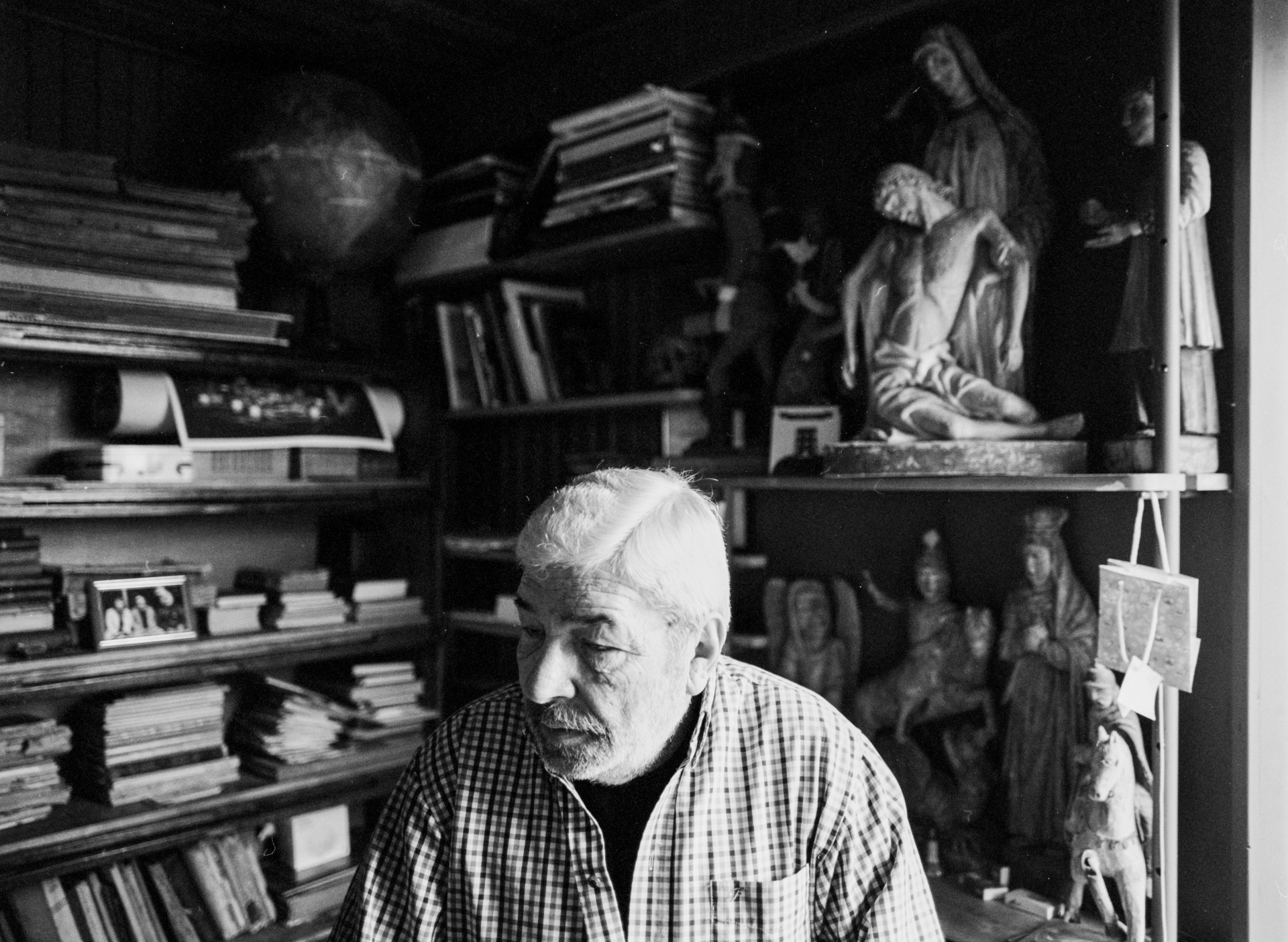 Eugenijaus Bunkos tėvas Jakovas buvo paskutinis Plungės žydas. Jis įkūrė ir Litvakų atminimo sodą, kuriame šiuo metu stovi 54 atminimo obelys. „Norėčiau, kad būtų visos 234-ios“ – sako Bunka. Tiek žydų bendruomenių prieš II pasaulinį karą buvo Lietuvoje. ©Berta Tilmantaitė