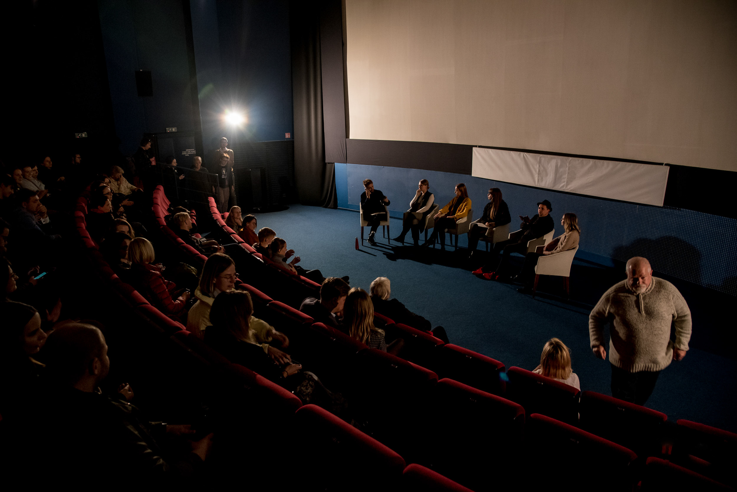 Diskusija atsispyrė nuo filmo „Žemė“ („Earth“), tiriančio, kaip žemės paviršius yra niokojamas vardan statybų ir kuro gavybos. Jį sukūrė austrijos dokumentaristas Nikolaus Geyrhalter. ©Artūras Morozovas