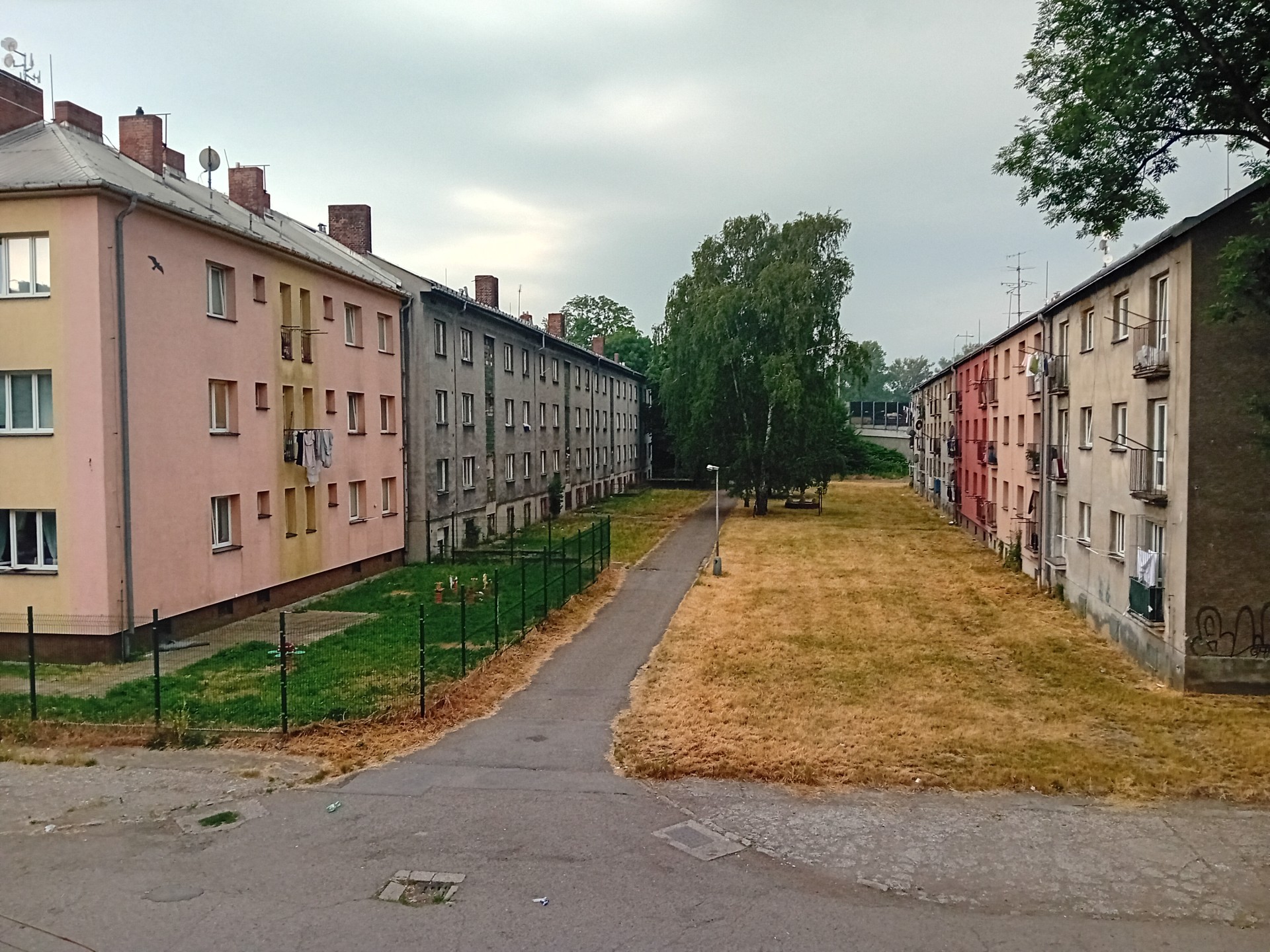 „Ši miesto dalis atrodo besanti toli, nors kelionė iš stoties netrunka ilgiau penkiolikos minučių.“ ©Bára Bažantová