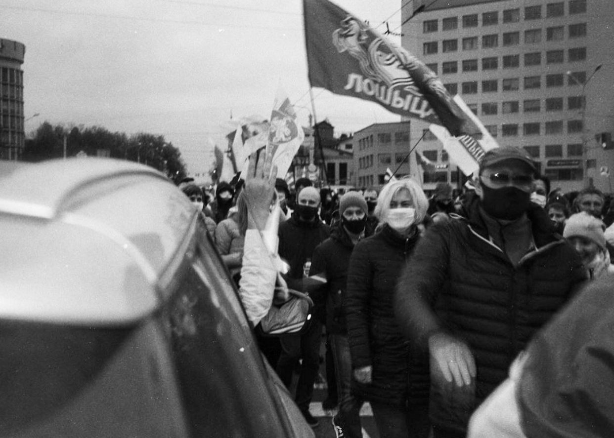 Istorii minchan god spustya posle nachala protestov